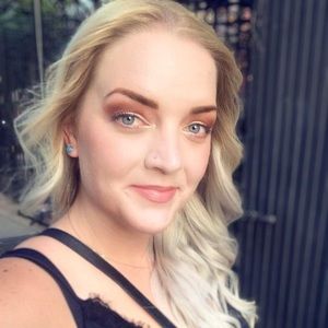 Meet your Posher, Devyn